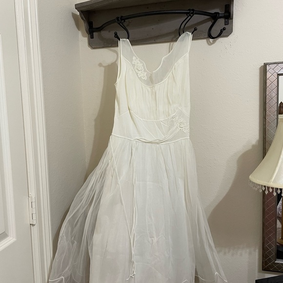 Pure white sleeping gown - Picture 5 of 7